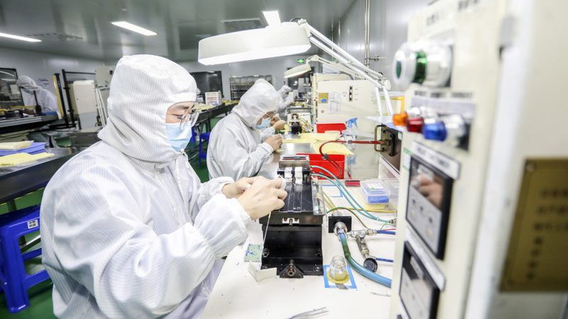 在选择上肢康复器械时，应关注以下技术参数：